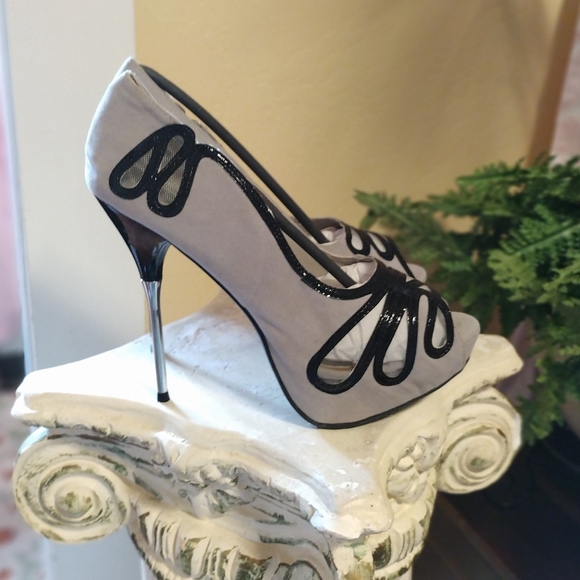 Gray Cutout Stilletos - Picture 3 of 10